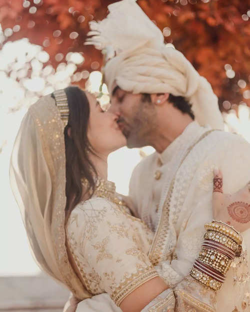 Alia Bhatt shares FIRST pictures with Ranbir Kapoor from their dreamy wedding