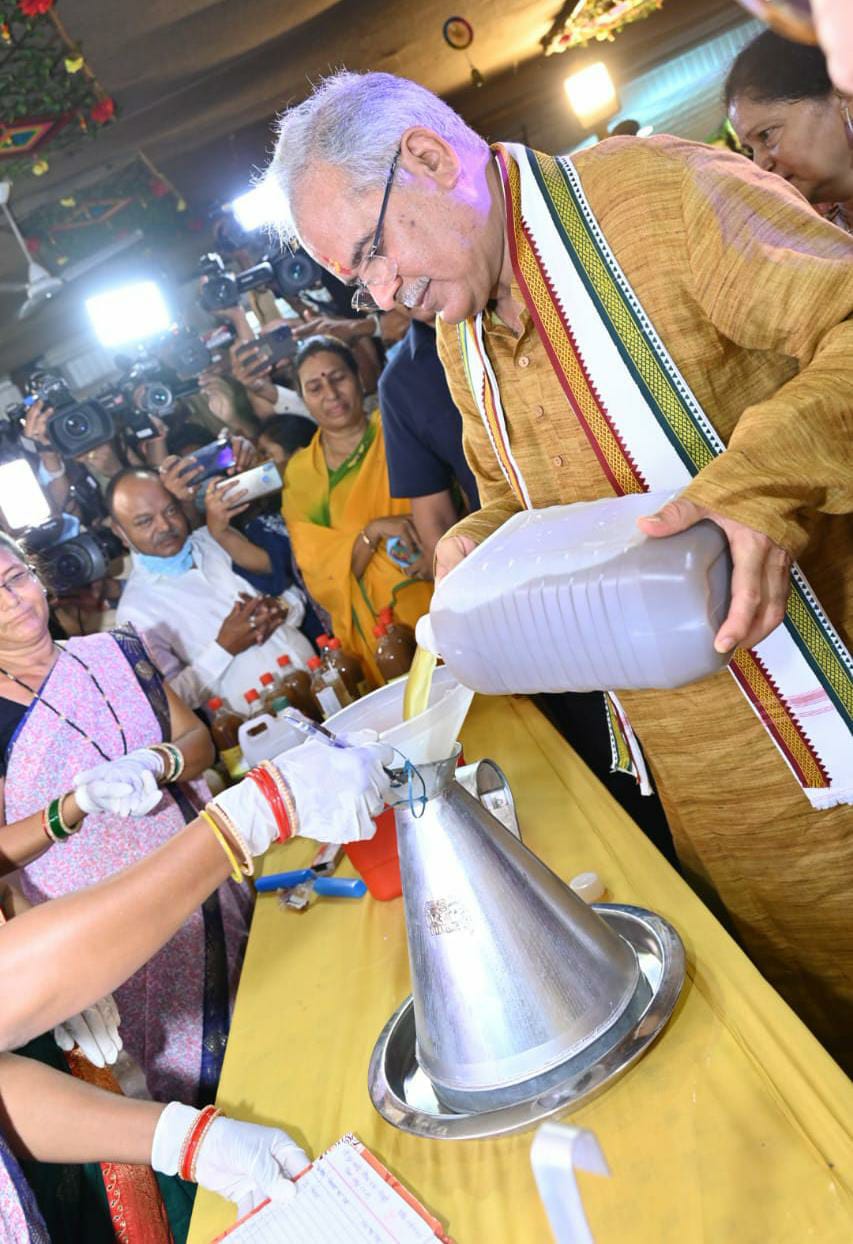 5 लीटर गौमूत्र विक्रय कर अर्जित किए 20 रूपए