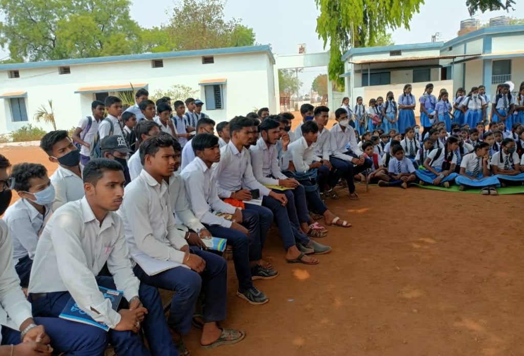 स्वामी आत्मानंद उत्कृष्ट विद्यालय बोरी के छात्रों ने सीखा आपदा से निपटना: विद्याथियों को सिखाए गए आपातकाल से बचाव के गुर, NDRF ने दिया प्रशिक्षण