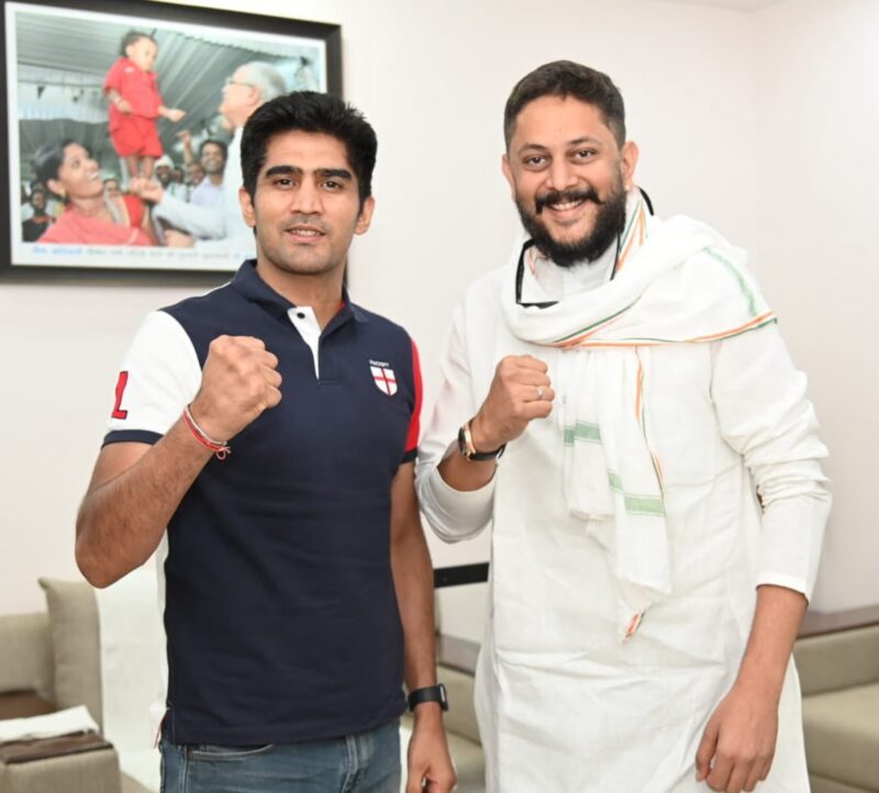 भारतीय मुक्केबाज विजेंदर सिंह से क्षितिज चंद्राकर ने की मुलाकात…खेल को बढ़ावा देने जैसे कई विषयों पर हुई चर्चा
