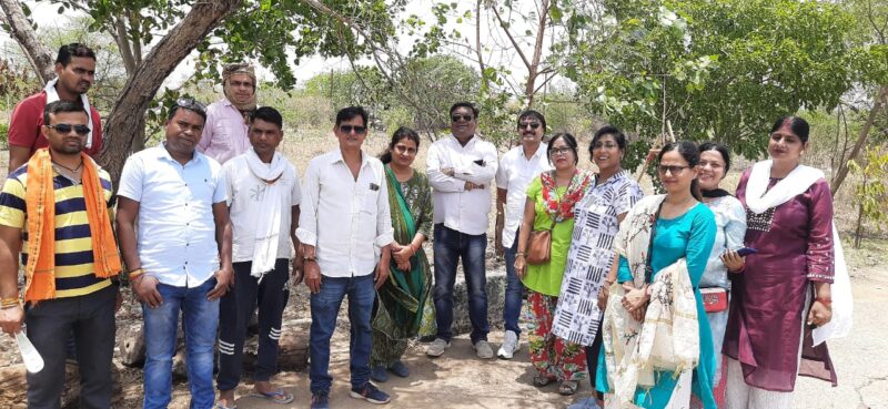 धरती बचाने समिति का संकल्प: विनोद गुप्ता के साथ समिति के सदस्यों ने रोपे पौधे…स्व. गेंदलाल देशमुख के रोपे पौधों को बांधा गया रक्षा सूत्र