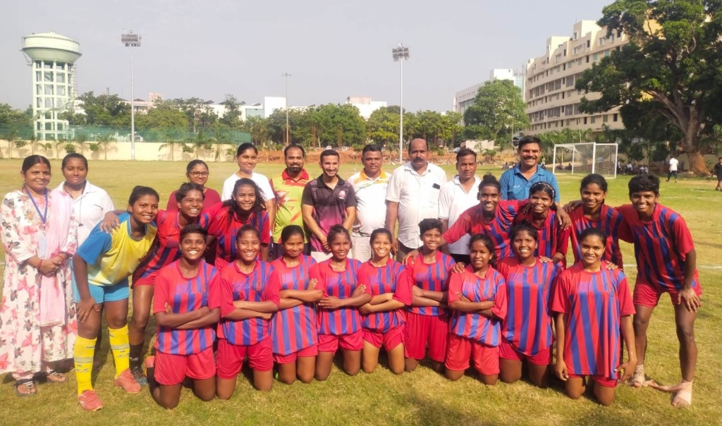 प्रथम खेलो इंडिया जनजाति खेल राष्ट्रीय प्रतियोगिताः झारखंड की टीम को ट्रायब्रेकर में 2-0 से हराकर छत्तीसगढ़ फुटबाल विमेंस टीम ने जीता गोल्ड, मुख्यमंत्री और खेल एवं युवा कल्याण मंत्री ने दी बधाई और शुभकामनाएं