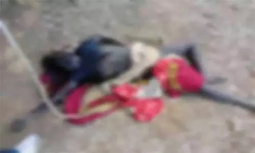 CG – खेत में संदिग्ध अवस्था में मिली महिला की लाश: दुष्कर्म के बाद मर्डर करने की आशंका… पूरी तरह गल चुकी है लाश… जांच में जुटी पुलिस