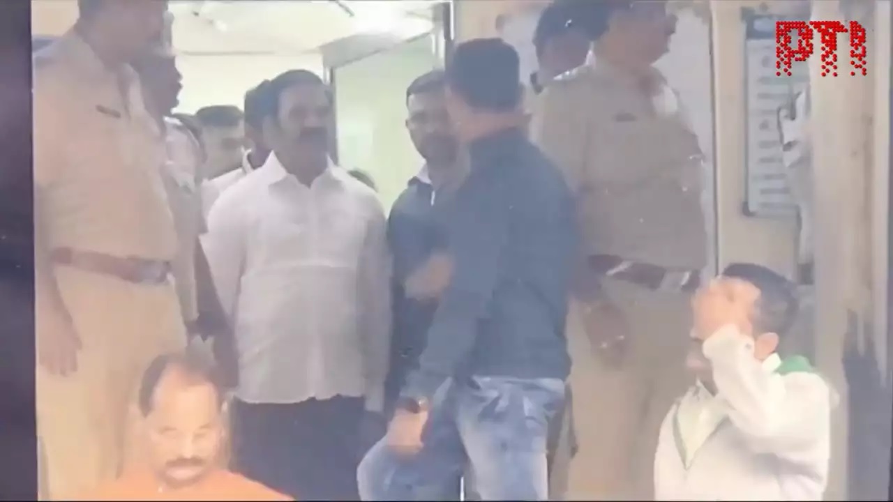 भाजपा नेता ने पुलिस स्टेशन में नेता को मारी गोली: विवाद सुलझाने पहुंचे थे पुलिस स्टेशन, बहस के बाद आपा खोया