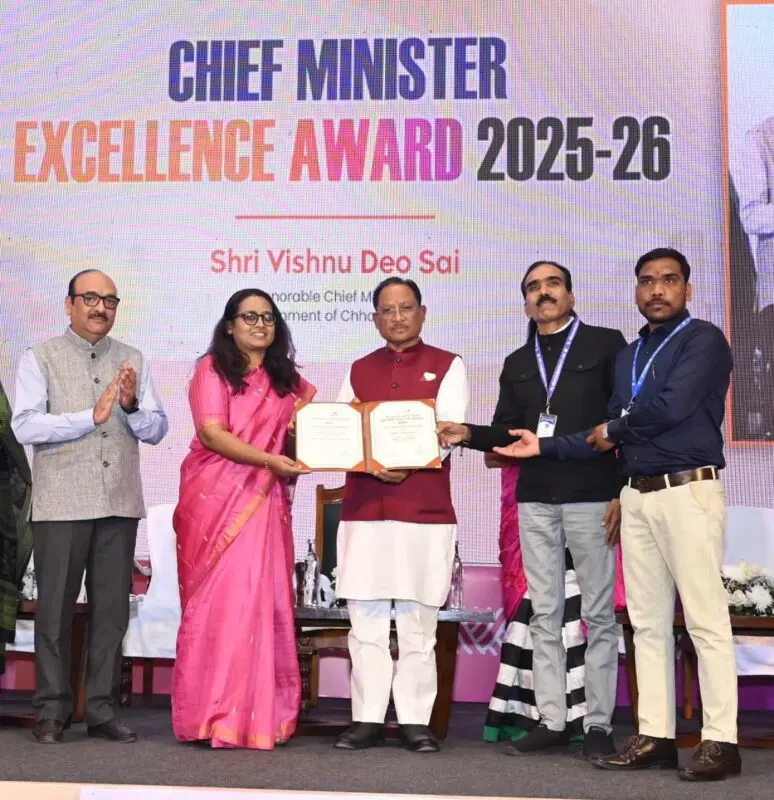 सुशासन और नवाचारों के लिए 5 विभाग एवं 5 जिलों को मिला मुख्यमंत्री  उत्कृष्टता पुरस्कार, सीएम साय ने कहा - गुड गवर्नेंस कागजों पर नहीं, काम-काज  ...