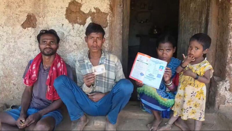 जिंदा होने के बाद कागजों पर बताए गए मृत