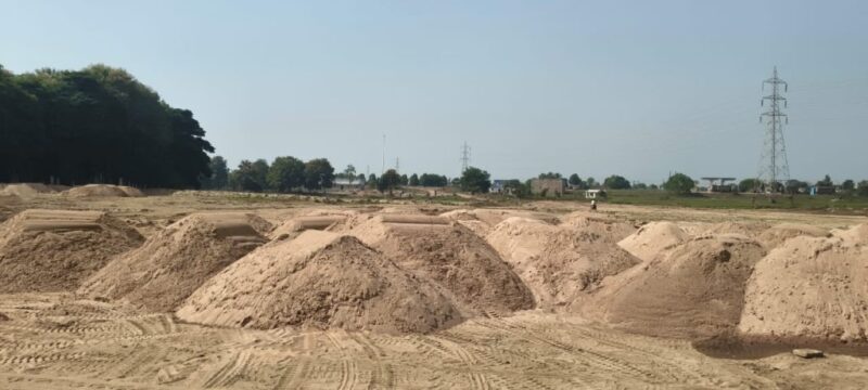 आरंग में धड़ल्ले से हो रहा अवैध रेत खनन